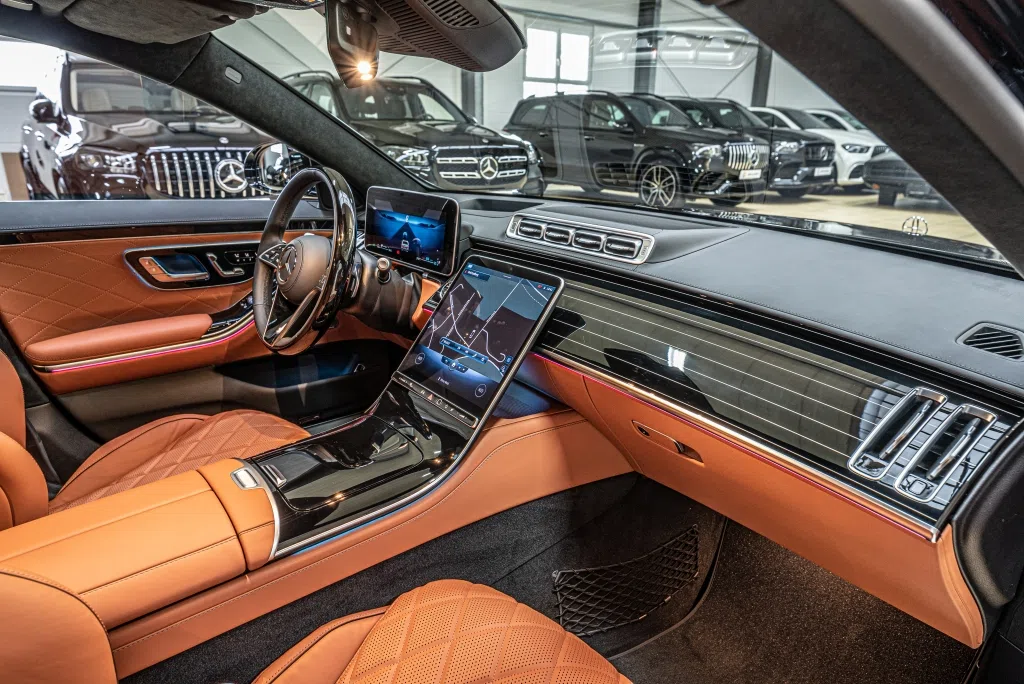 2020 Mercedes-Benz S 500 AMG Line interior, dashboard, Black Leather