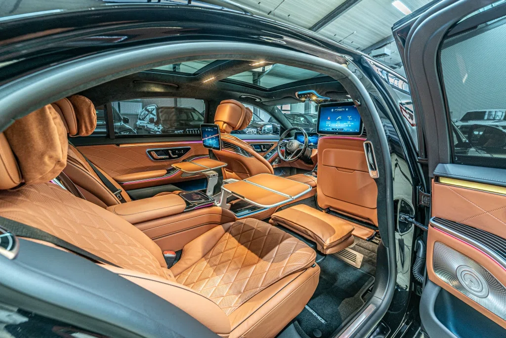 2020 Mercedes-Benz S 500 AMG Line interior, Black Leather