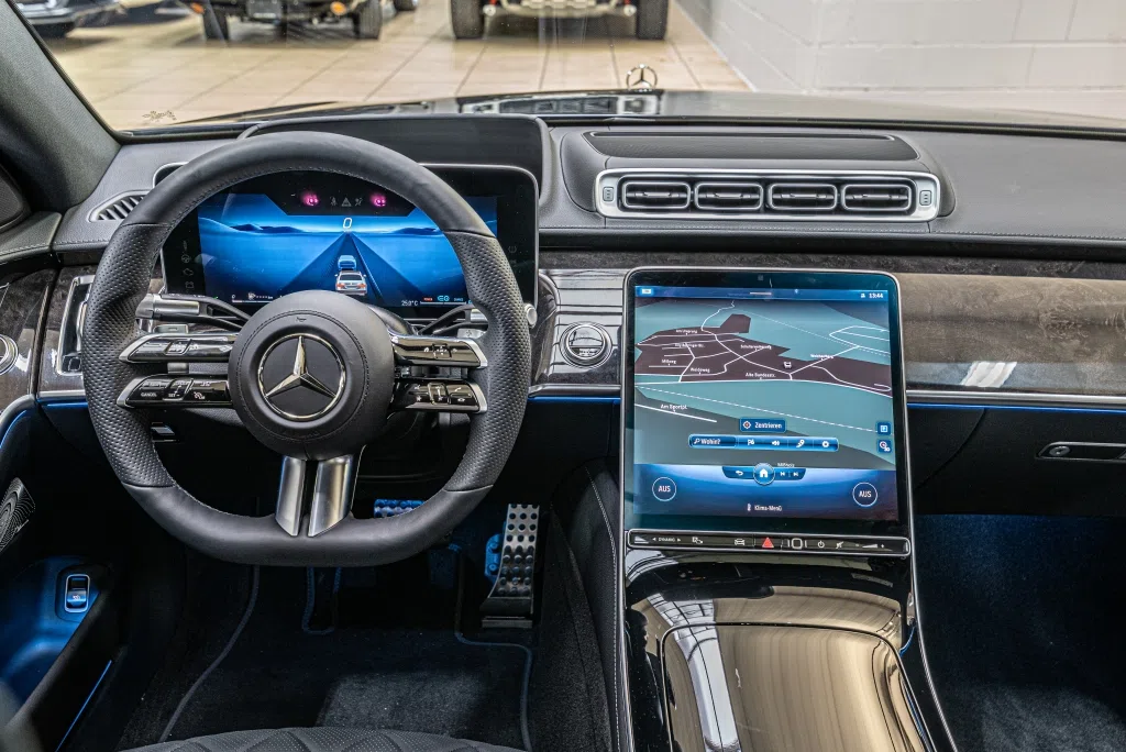 2020 Mercedes-Benz S 500 AMG Line interior, dashboard, Black Leather