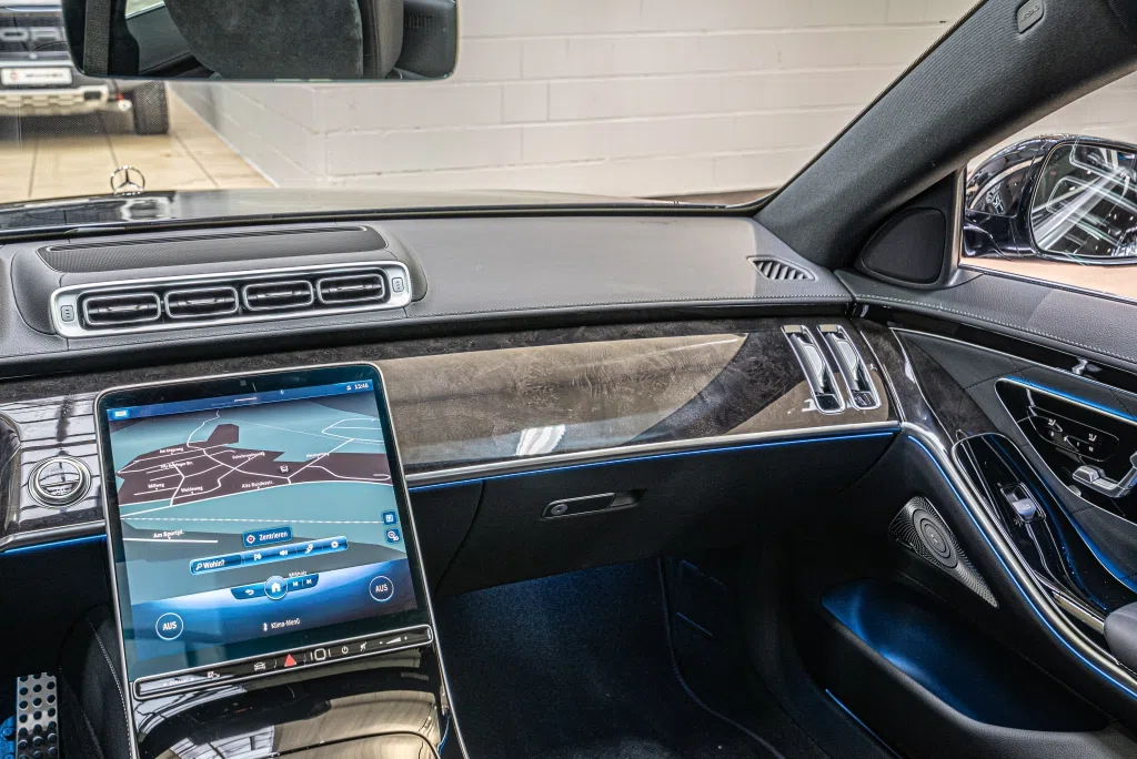 2020 Mercedes-Benz S 500 AMG Line interior, Black Leather