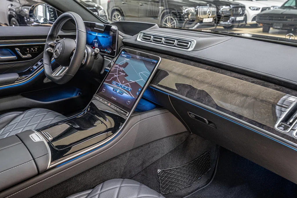 2020 Mercedes-Benz S 500 AMG Line interior, Black Leather
