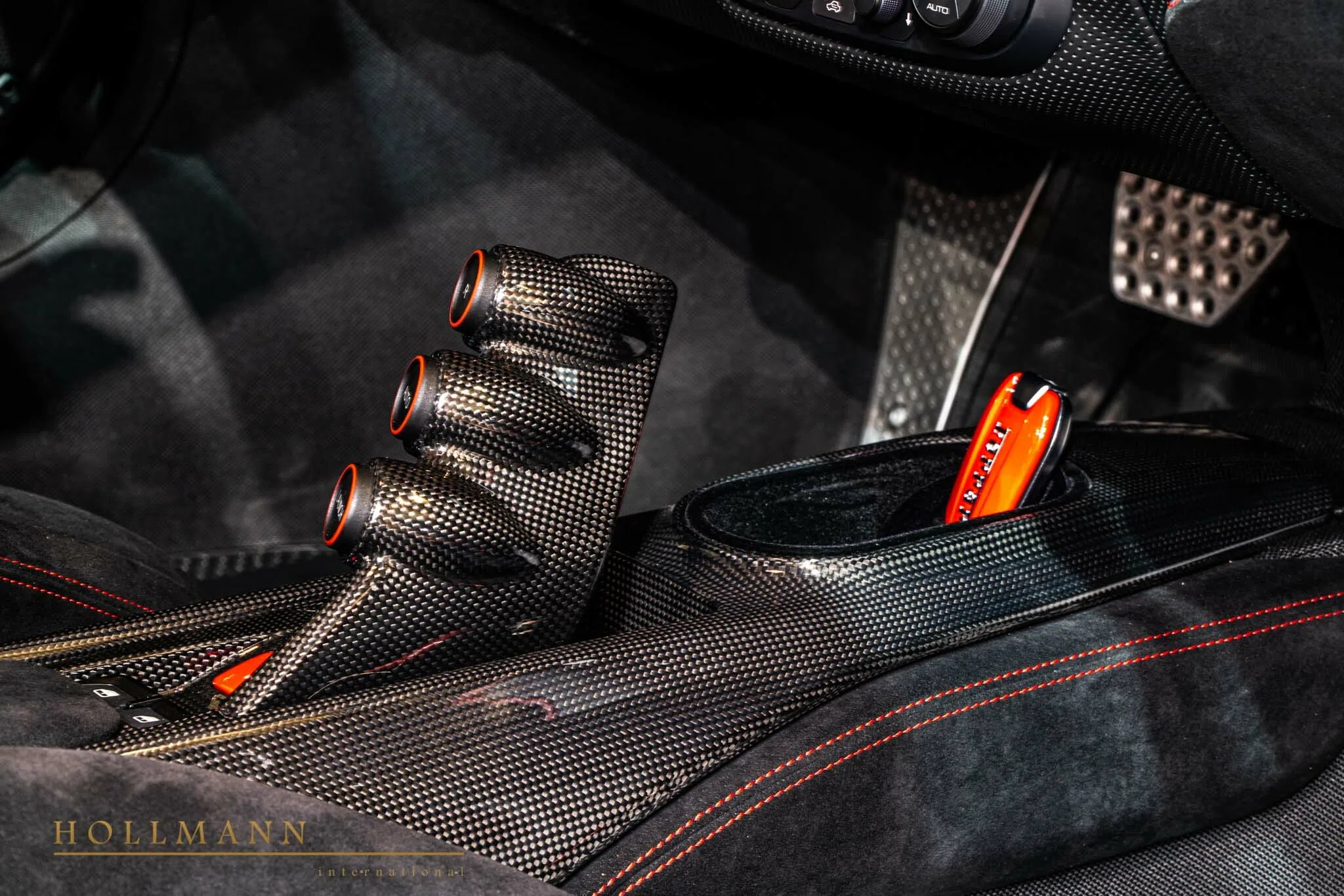 2020 Ferrari 488 Pista interior, Alcantara Nero Black