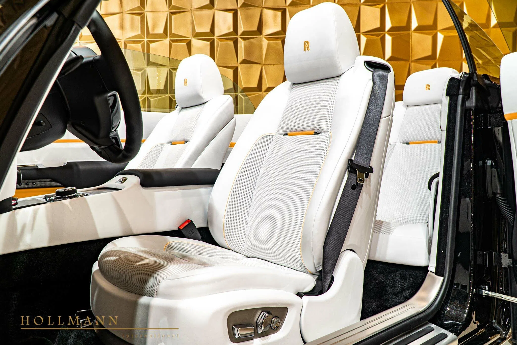 2020 Rolls-Royce Dawn interior, seats, Arctic white