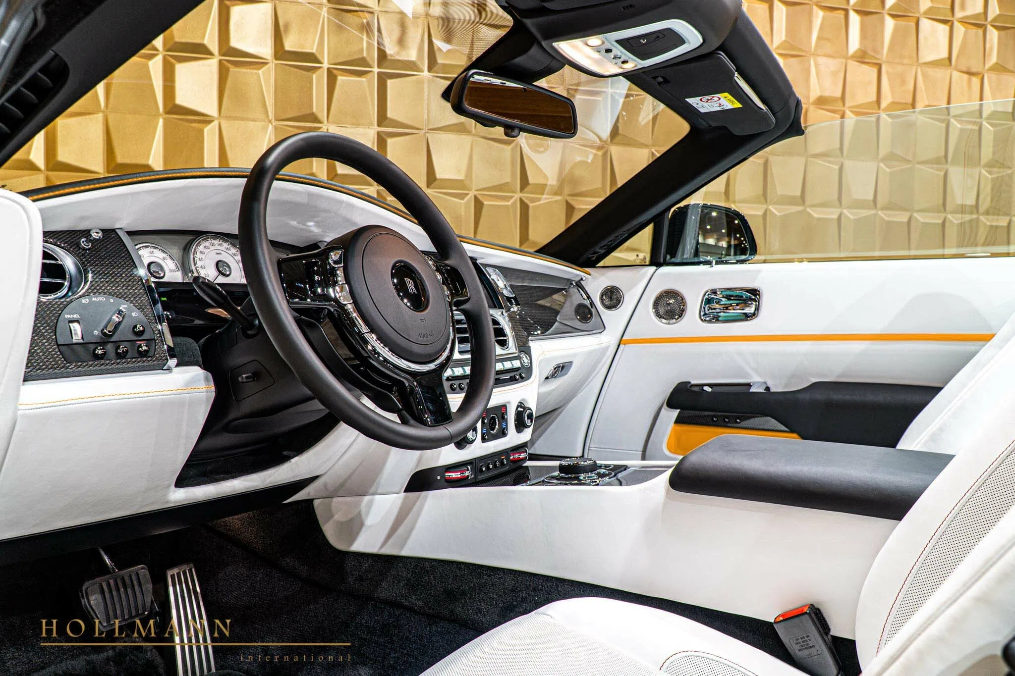 2020 Rolls-Royce Dawn interior, Arctic white