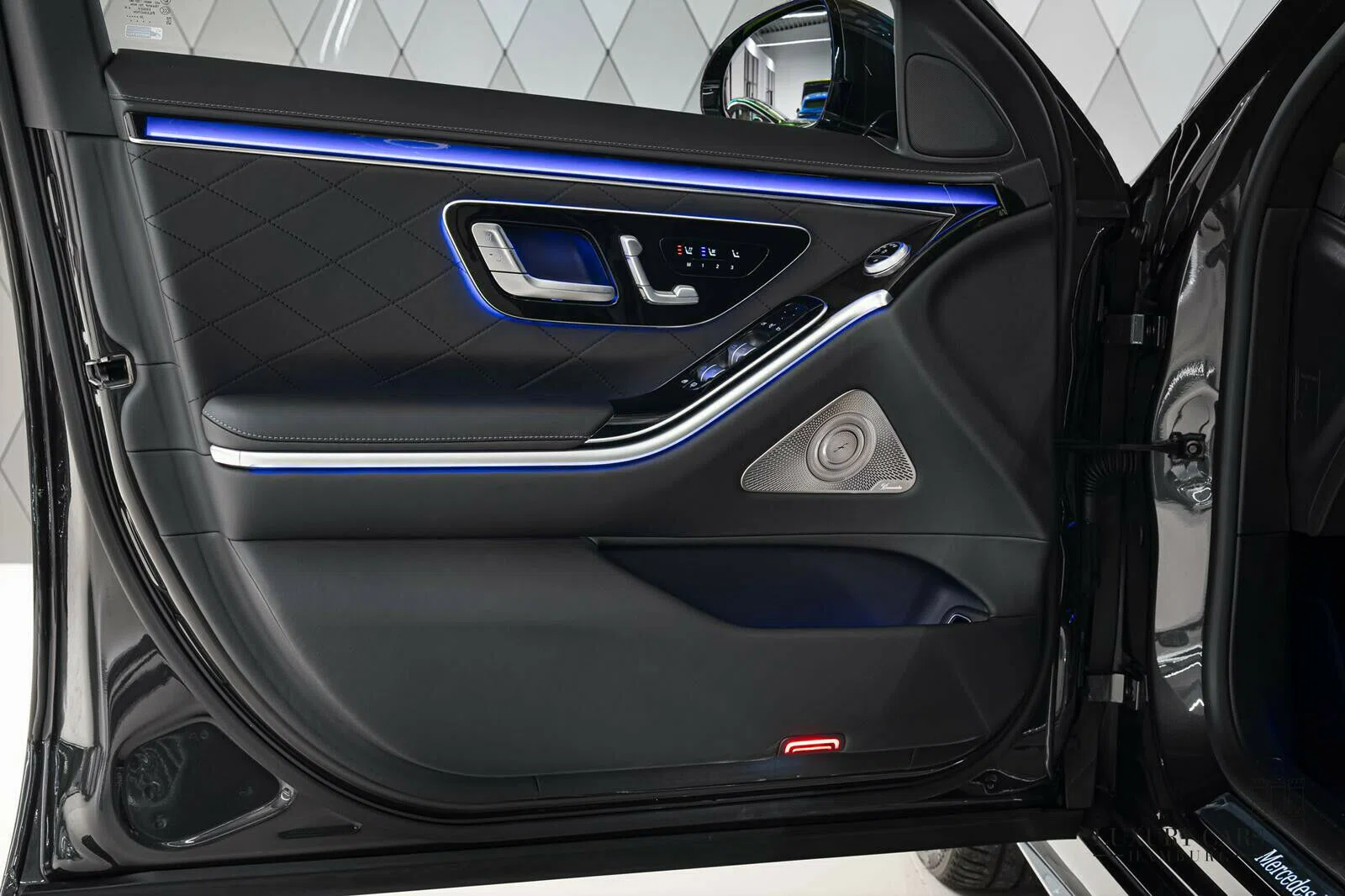 2020 Mercedes-Benz S 500 4MATIC LONG interior, door panel, Leather exclusive black