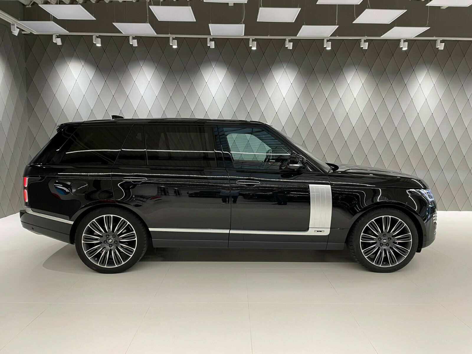 2019 Land Rover Range Rover V8 LWB ATB, 2/15