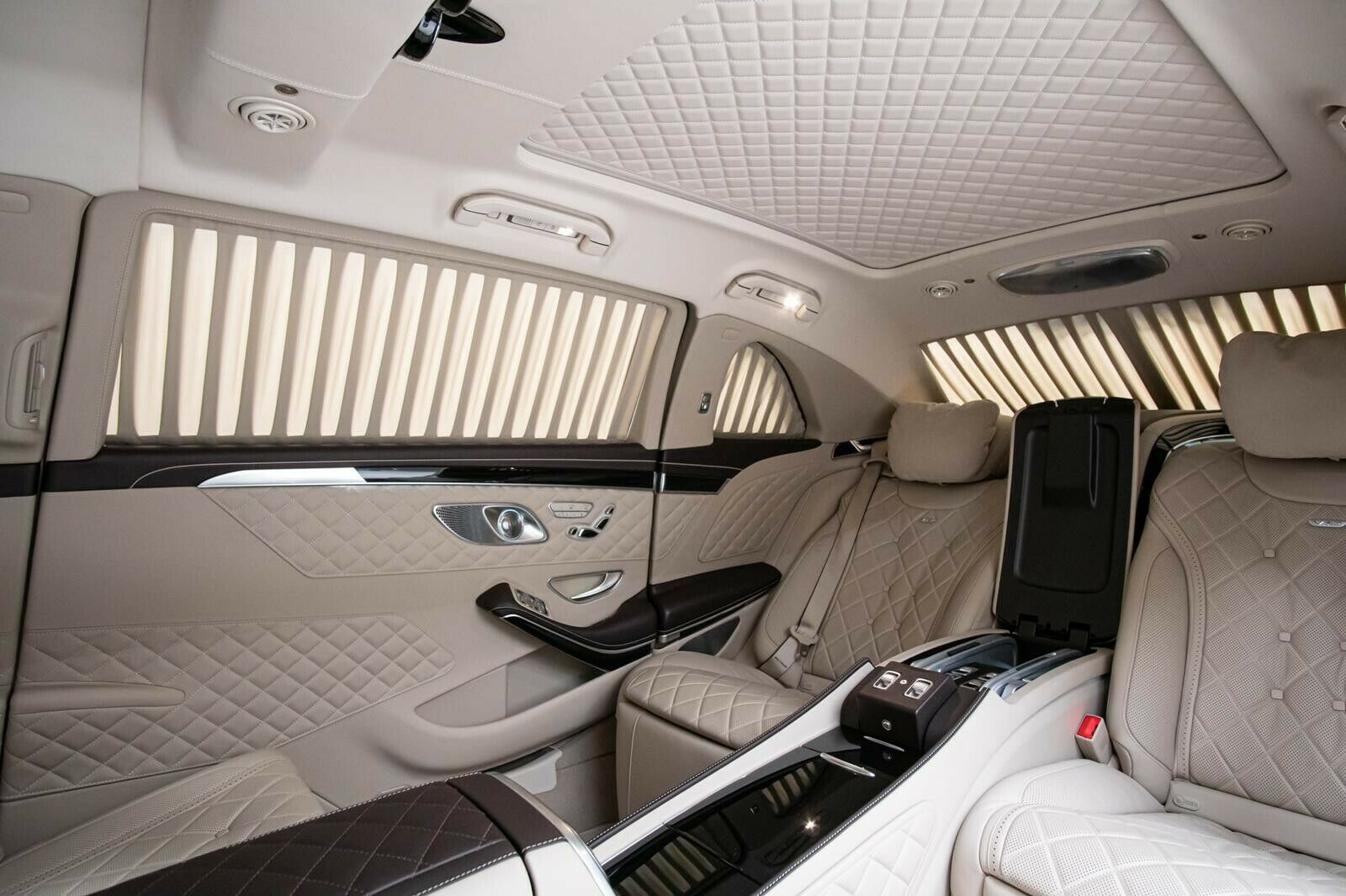2017 Mercedes-Benz S 600 Maybach Pullman, 2/23