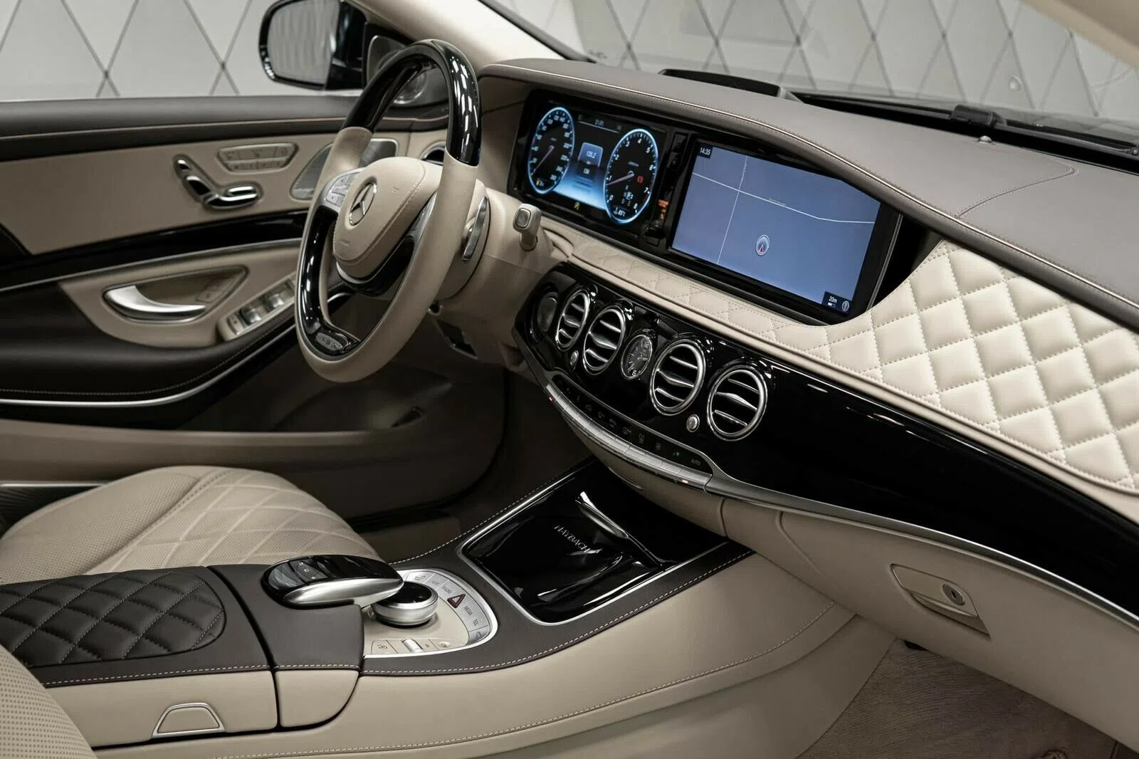 2017 Mercedes-Benz S 600 Maybach Pullman interior, Beige, Vollleder