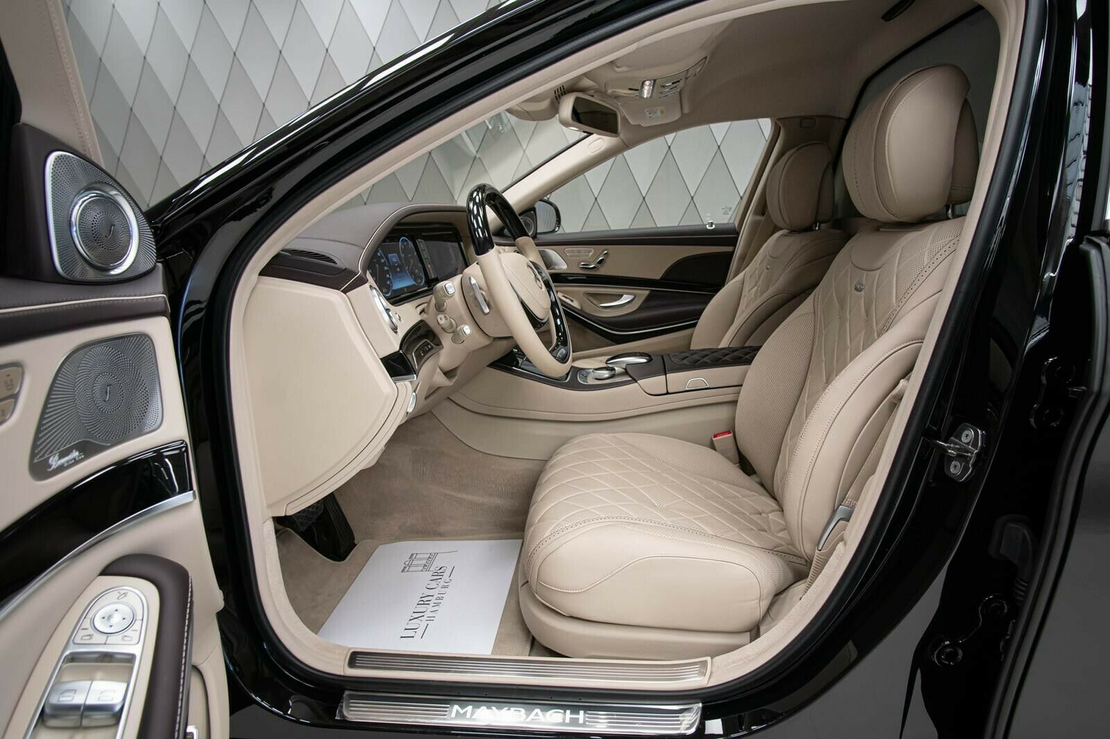 2017 Mercedes-Benz S 600 Maybach Pullman, 7/23