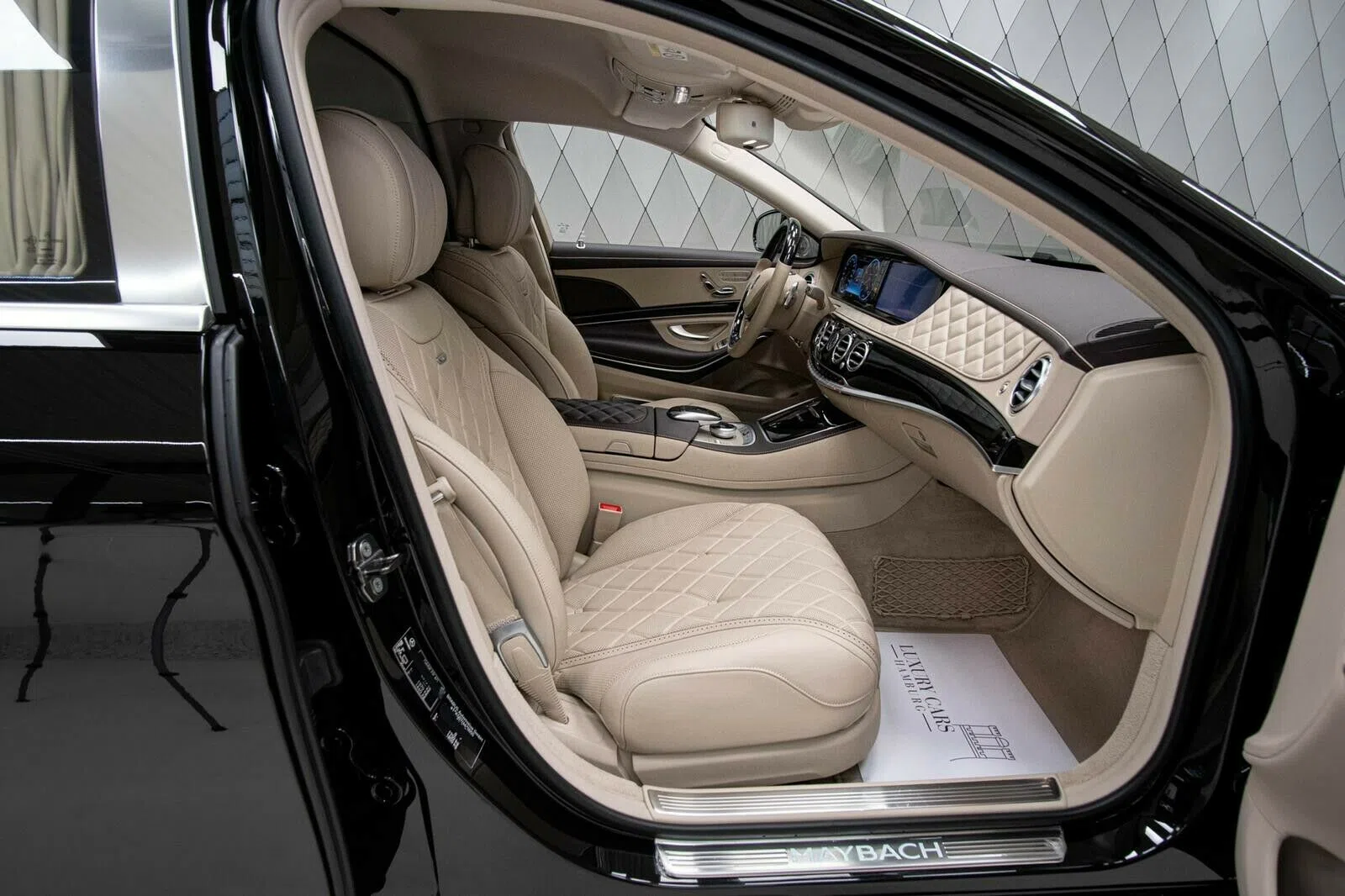 2017 Mercedes-Benz S 600 Maybach Pullman interior, seats, Beige, Vollleder