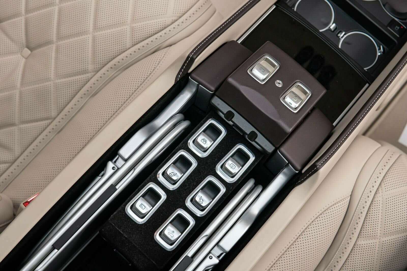2017 Mercedes-Benz S 600 Maybach Pullman, 15/23