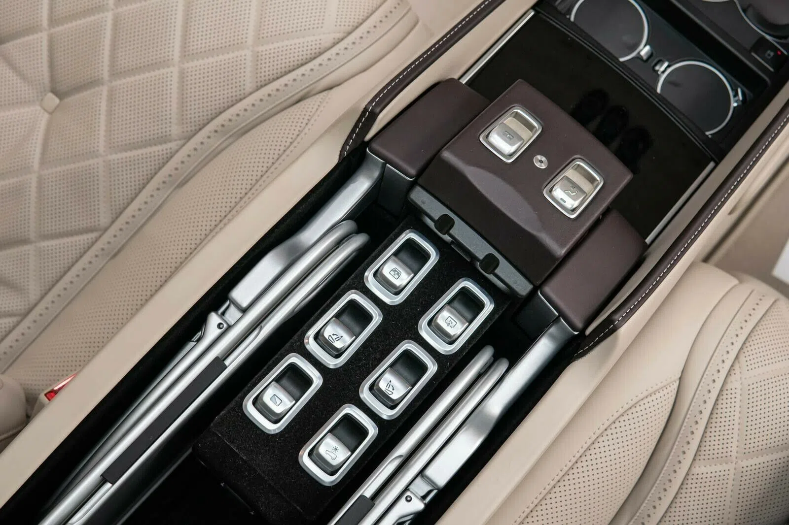 2017 Mercedes-Benz S 600 Maybach Pullman interior, Beige, Vollleder