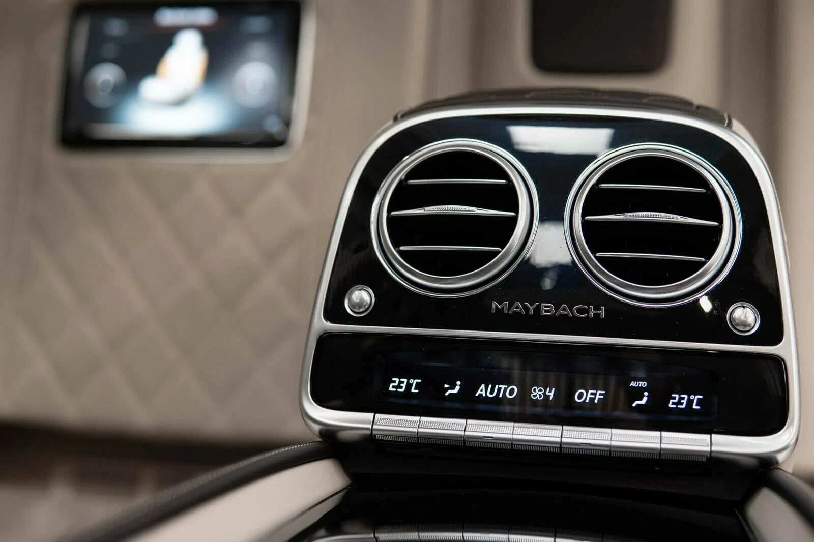 2017 Mercedes-Benz S 600 Maybach Pullman interior, center console, Beige, Vollleder