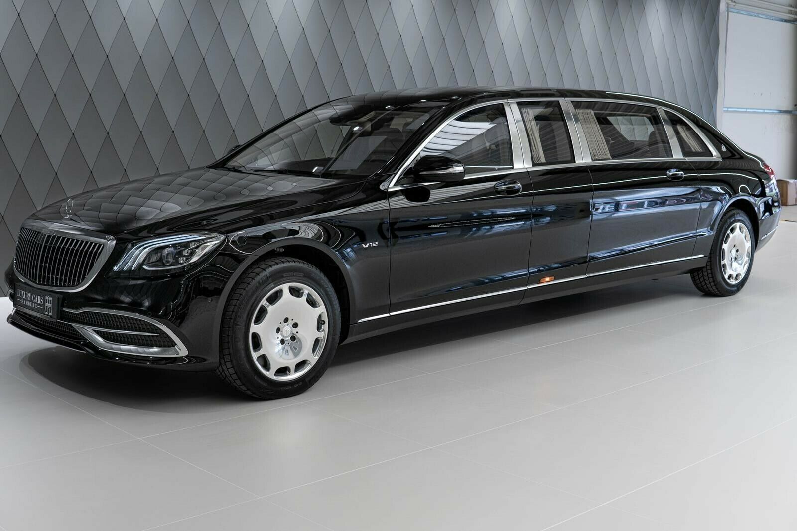 2017 Mercedes-Benz S 600 Maybach Pullman, 19/23