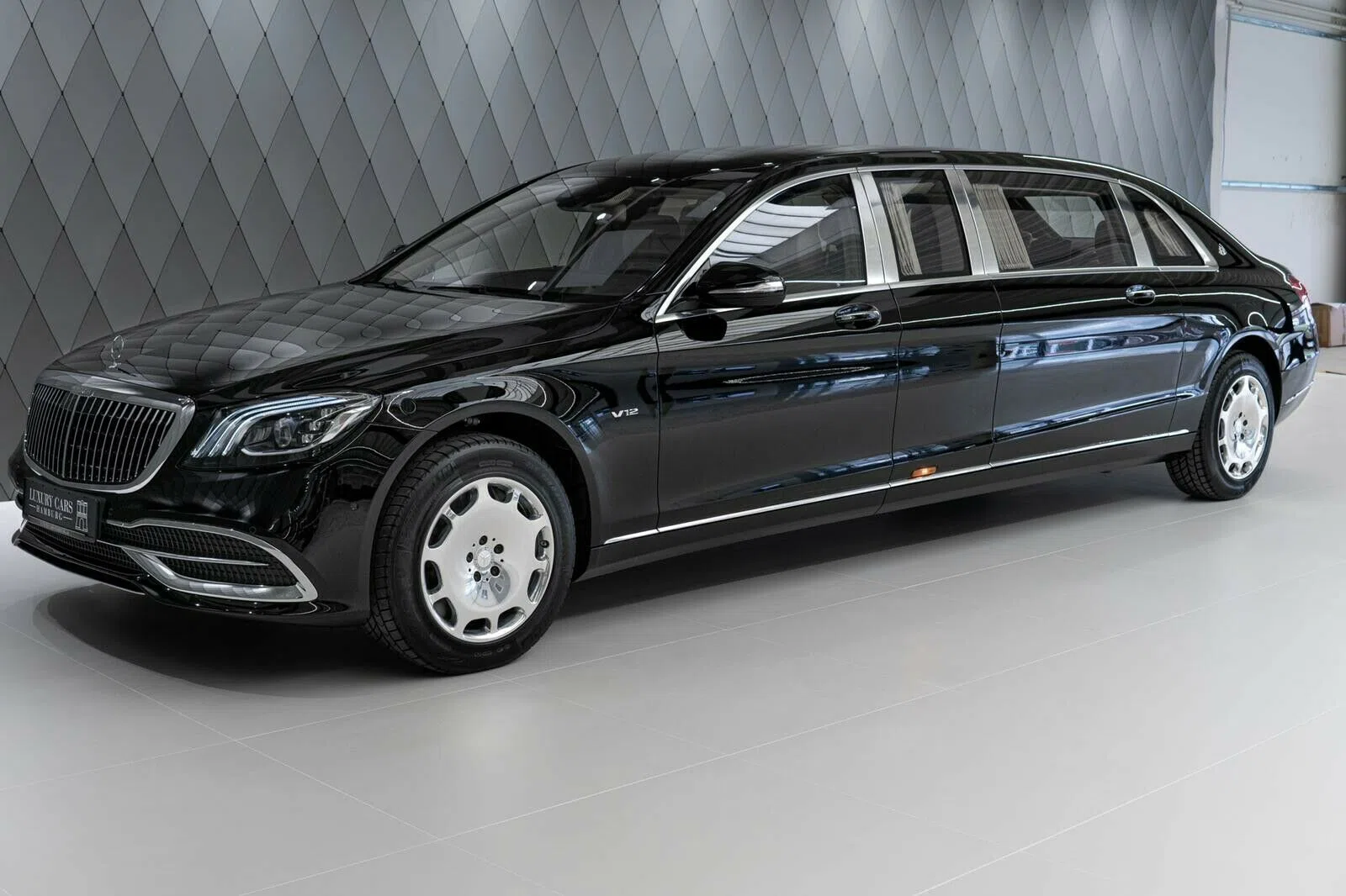 2017 Mercedes-Benz S 600 Maybach Pullman for sale, exterior, Black