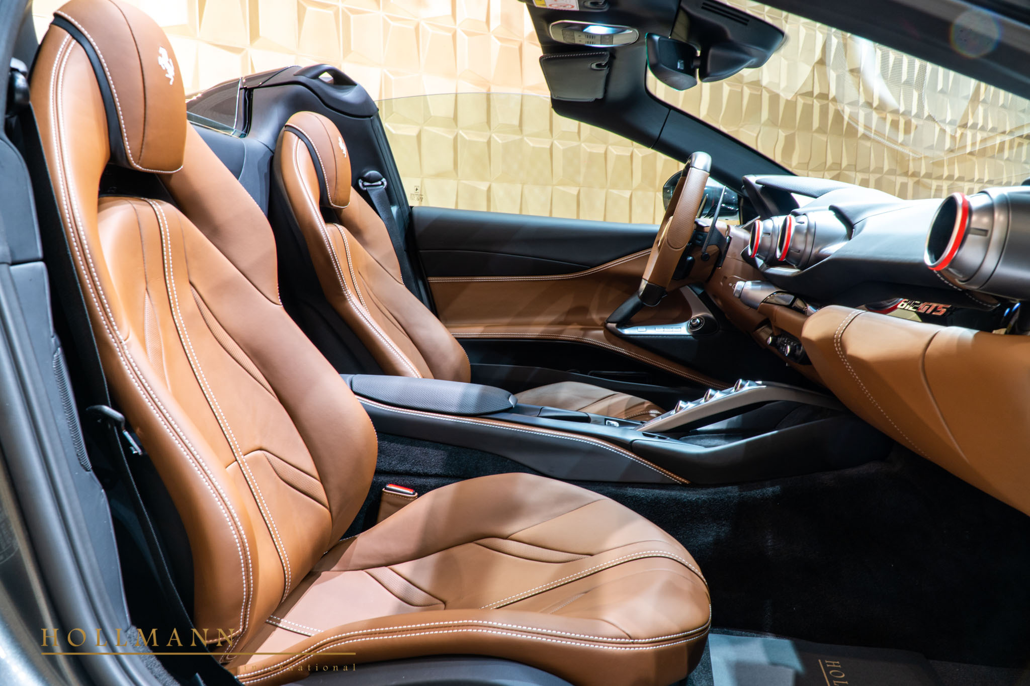 2020 Ferrari 812 GTS, 13/16