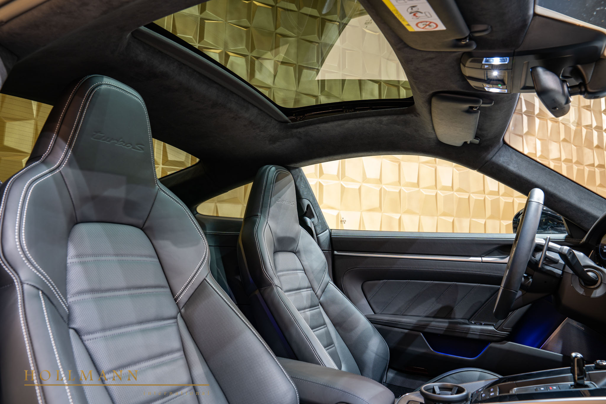 2021 Porsche 911 Turbo S Coupe, 18/20