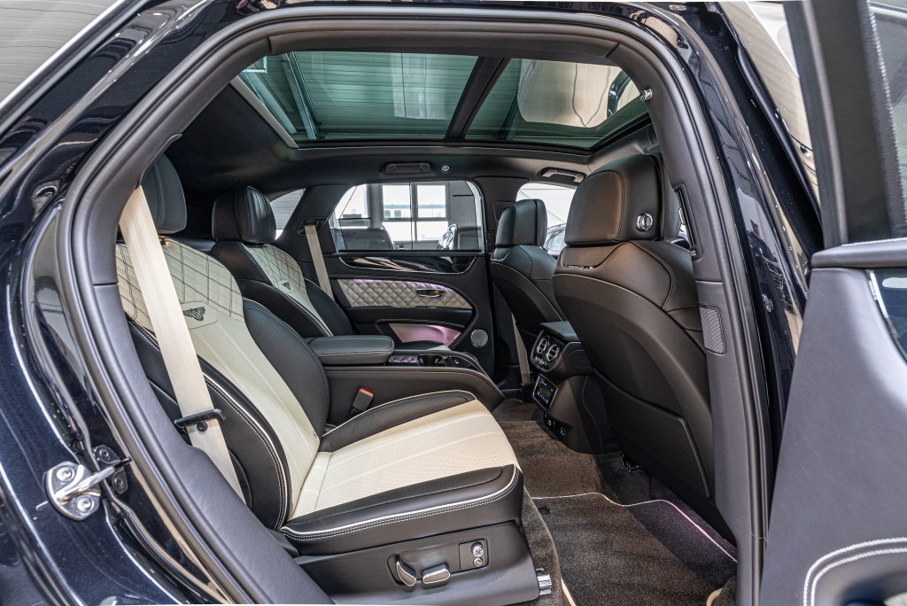 2021 Bentley Bentayga V8 FIRST EDITION, 17/20