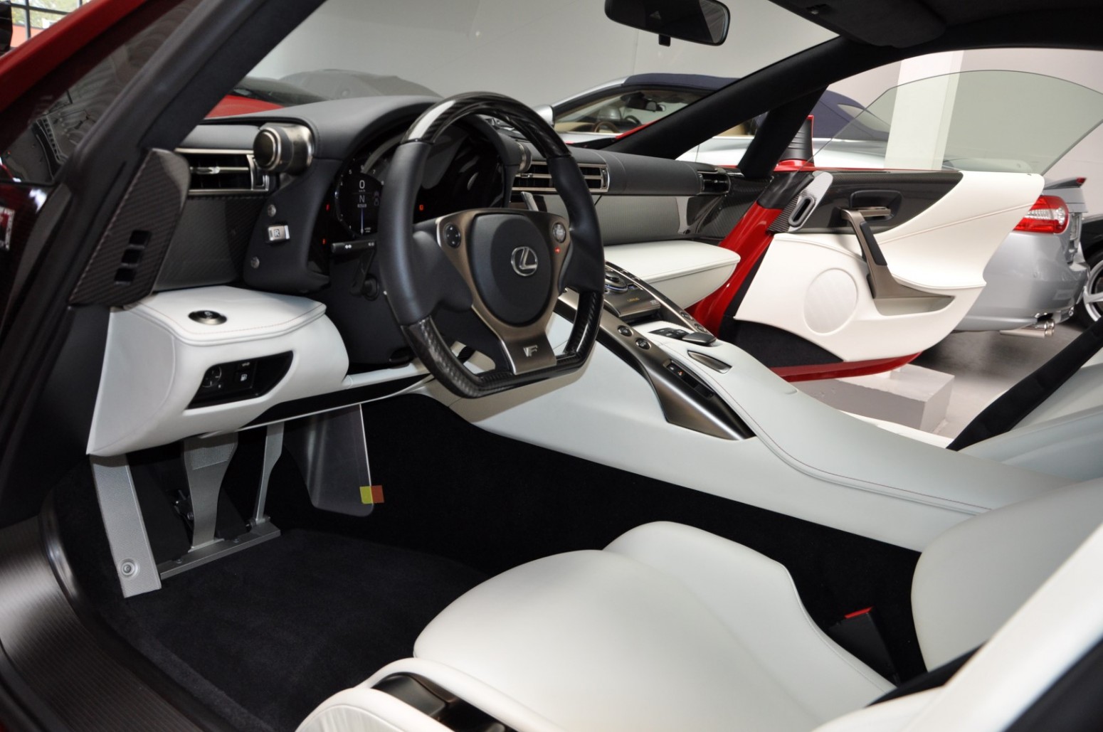 2014 Lexus LFA Special Paint Pearl Red metallic, 4/20
