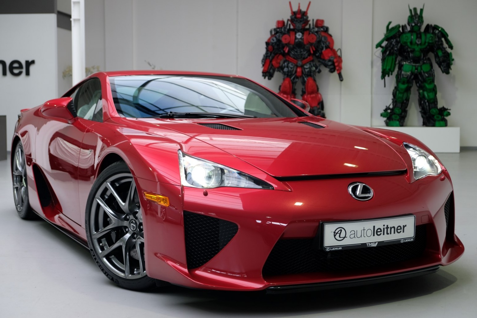 2014 Lexus LFA Special Paint Pearl Red metallic, 16/20