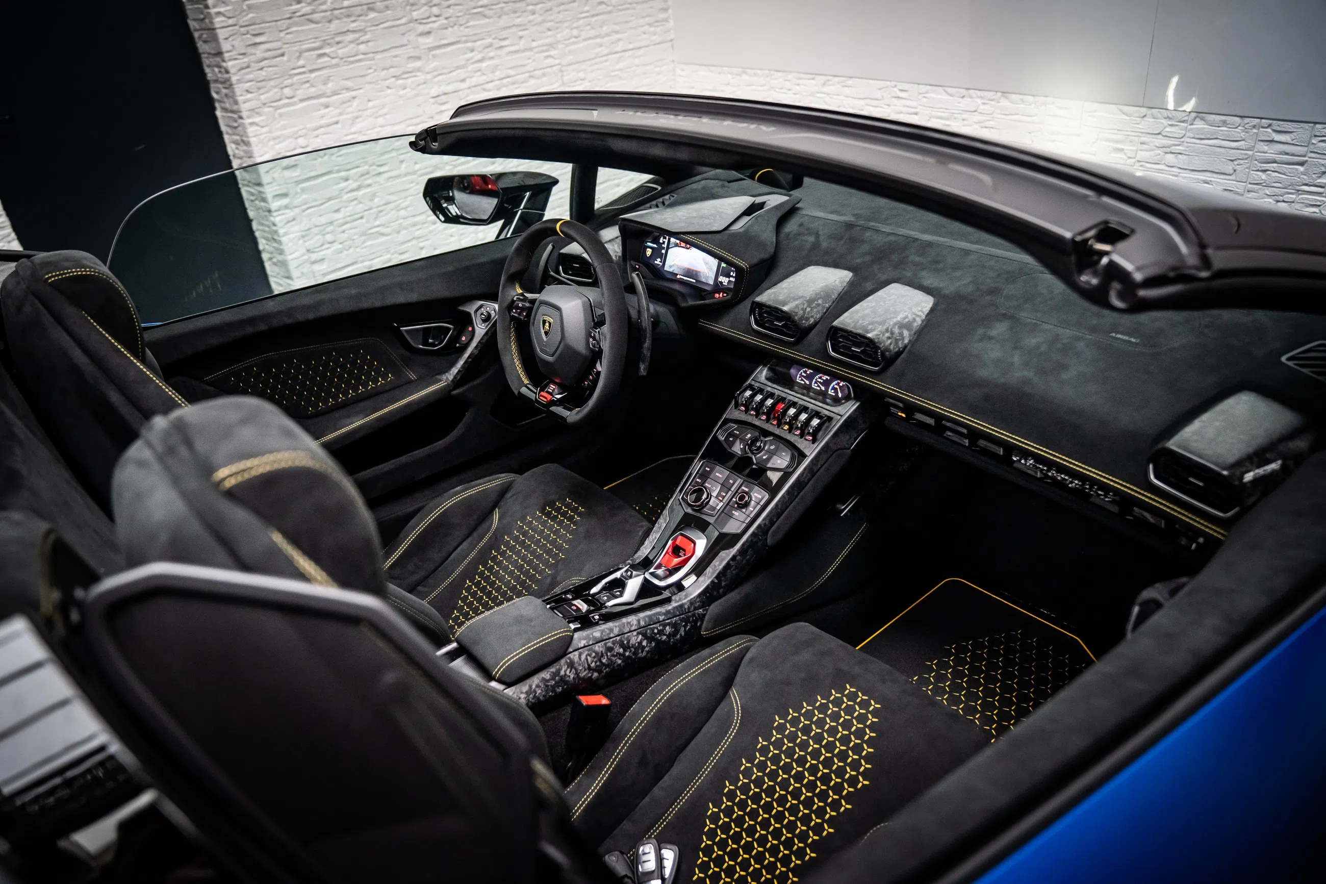 2019 Lamborghini Huracan Performante Spyder LP640-4 interior, dashboard