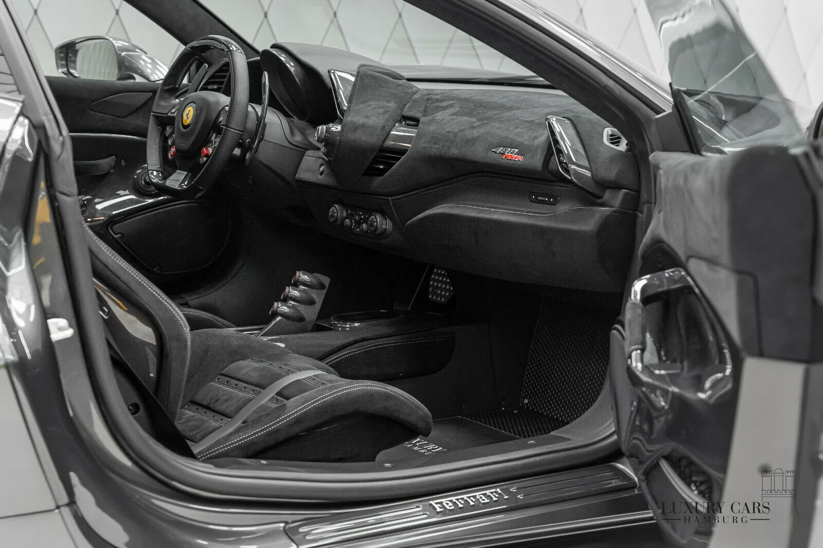 2021 Ferrari 488 Pista interior, Black