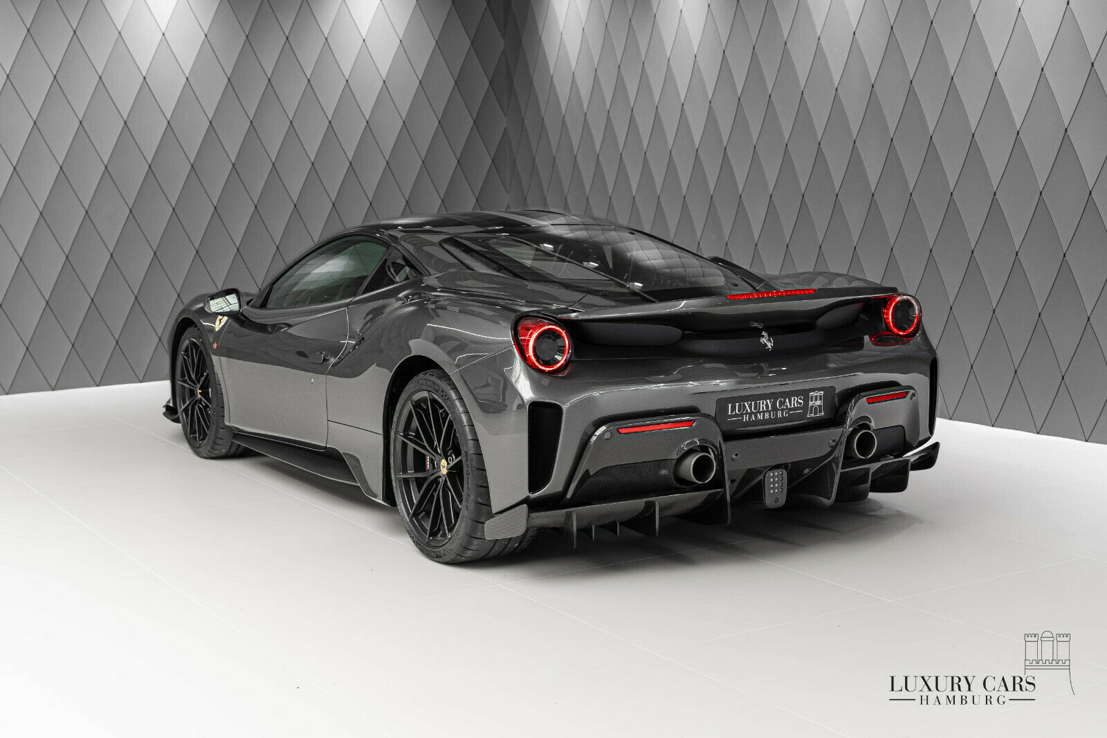 2021 Ferrari 488 Pista, 17/18