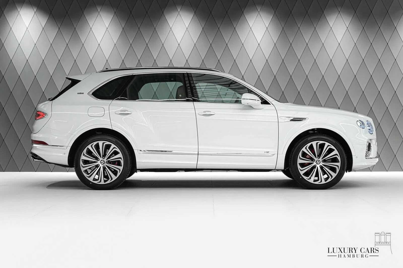 2021 Bentley Bentayga, side profile, White