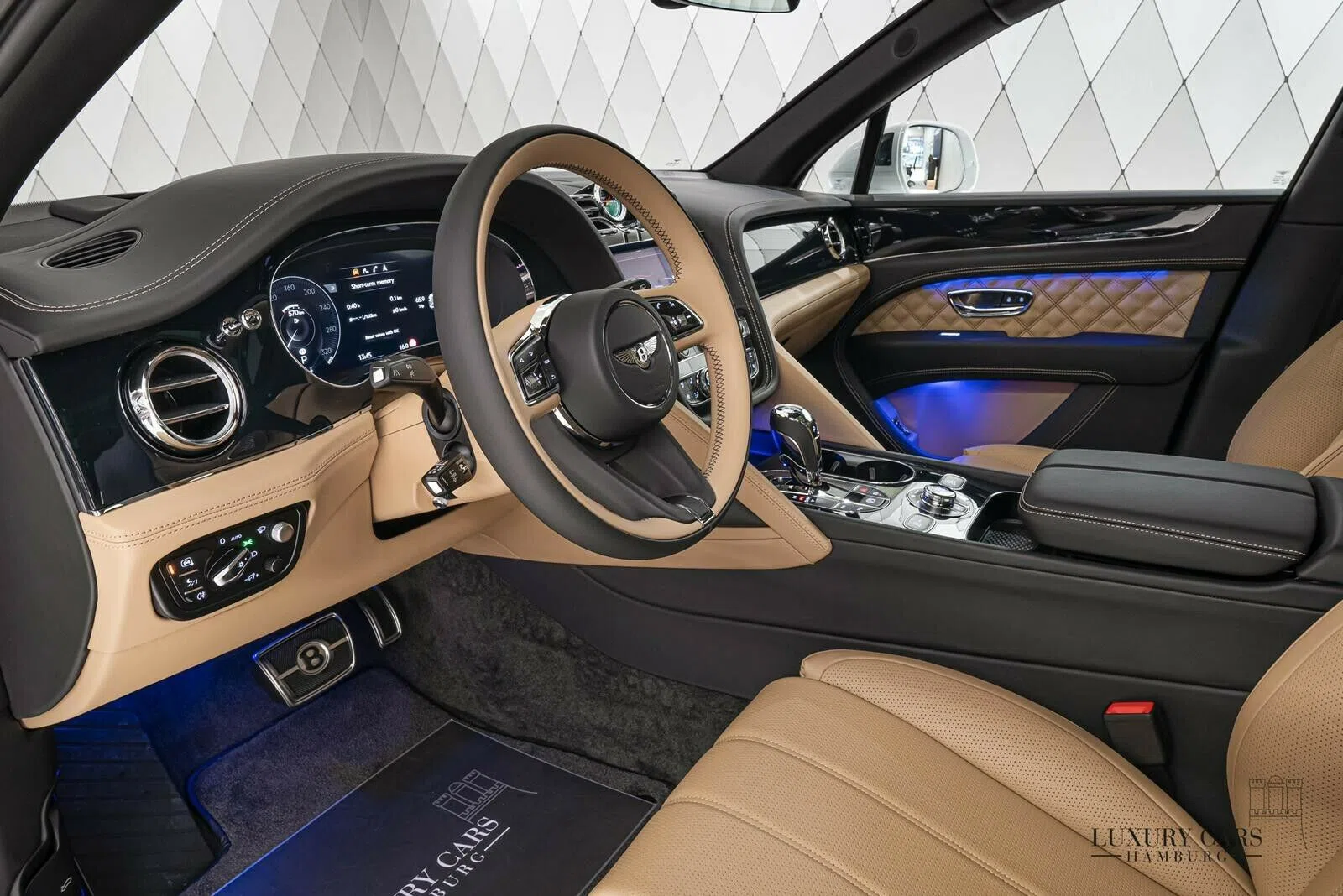 2021 Bentley Bentayga interior, Camel