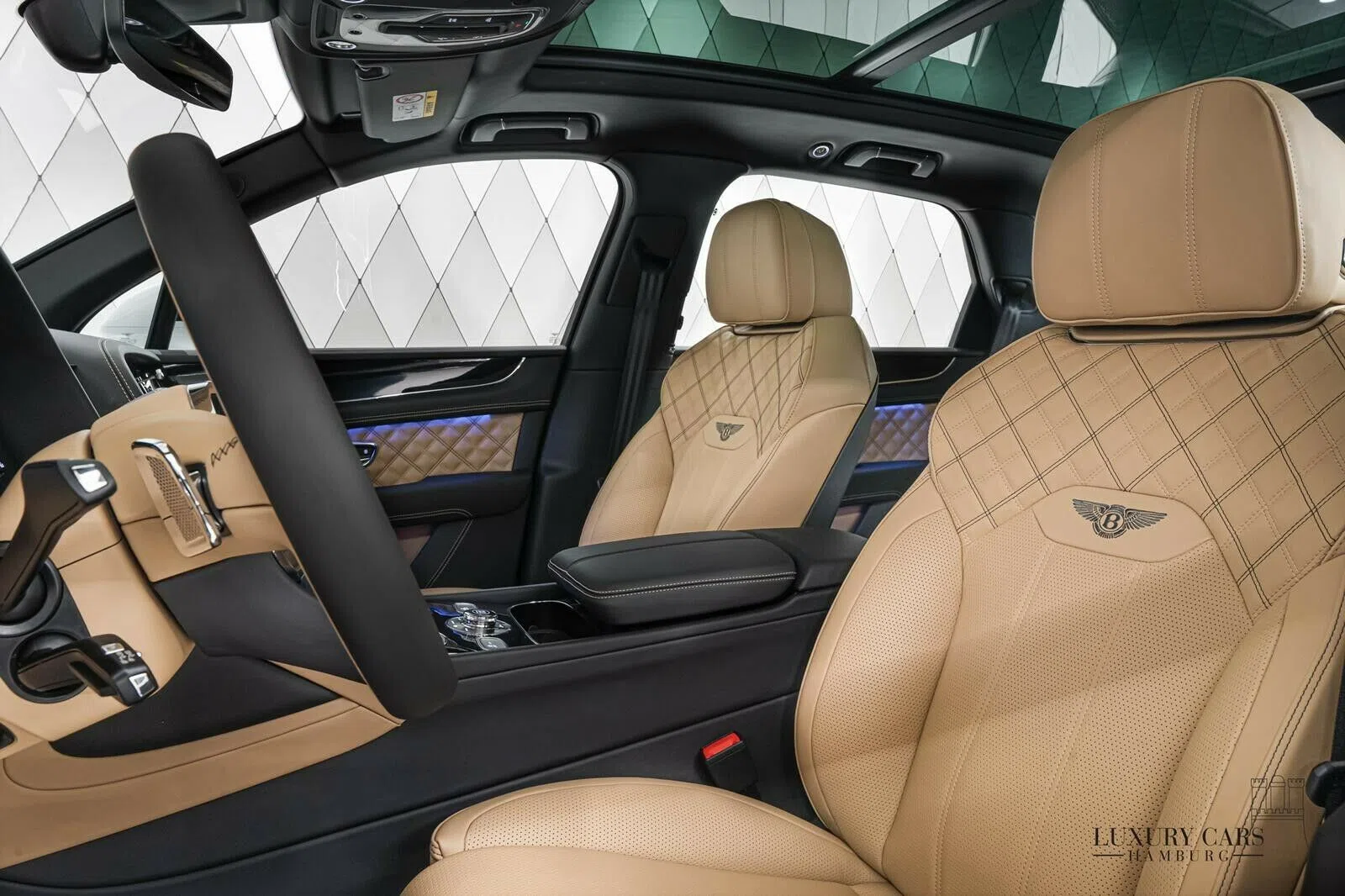 2021 Bentley Bentayga interior, seats, Camel