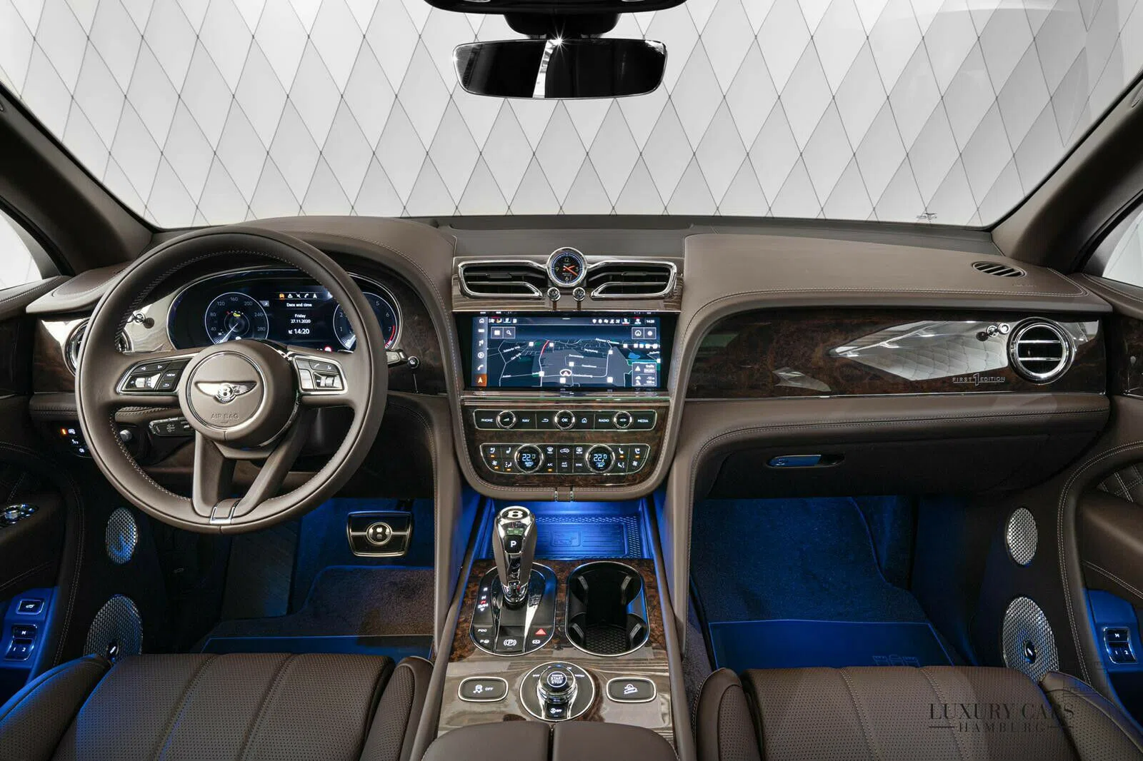 2021 Bentley Bentayga 2021 interior, dashboard, Brown