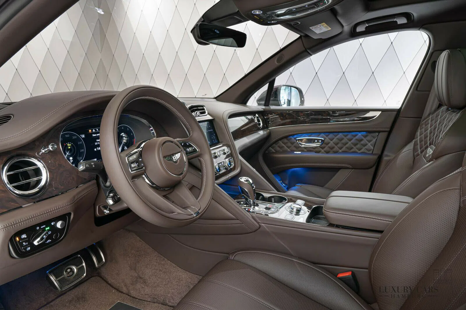 2021 Bentley Bentayga 2021 interior, dashboard, Brown