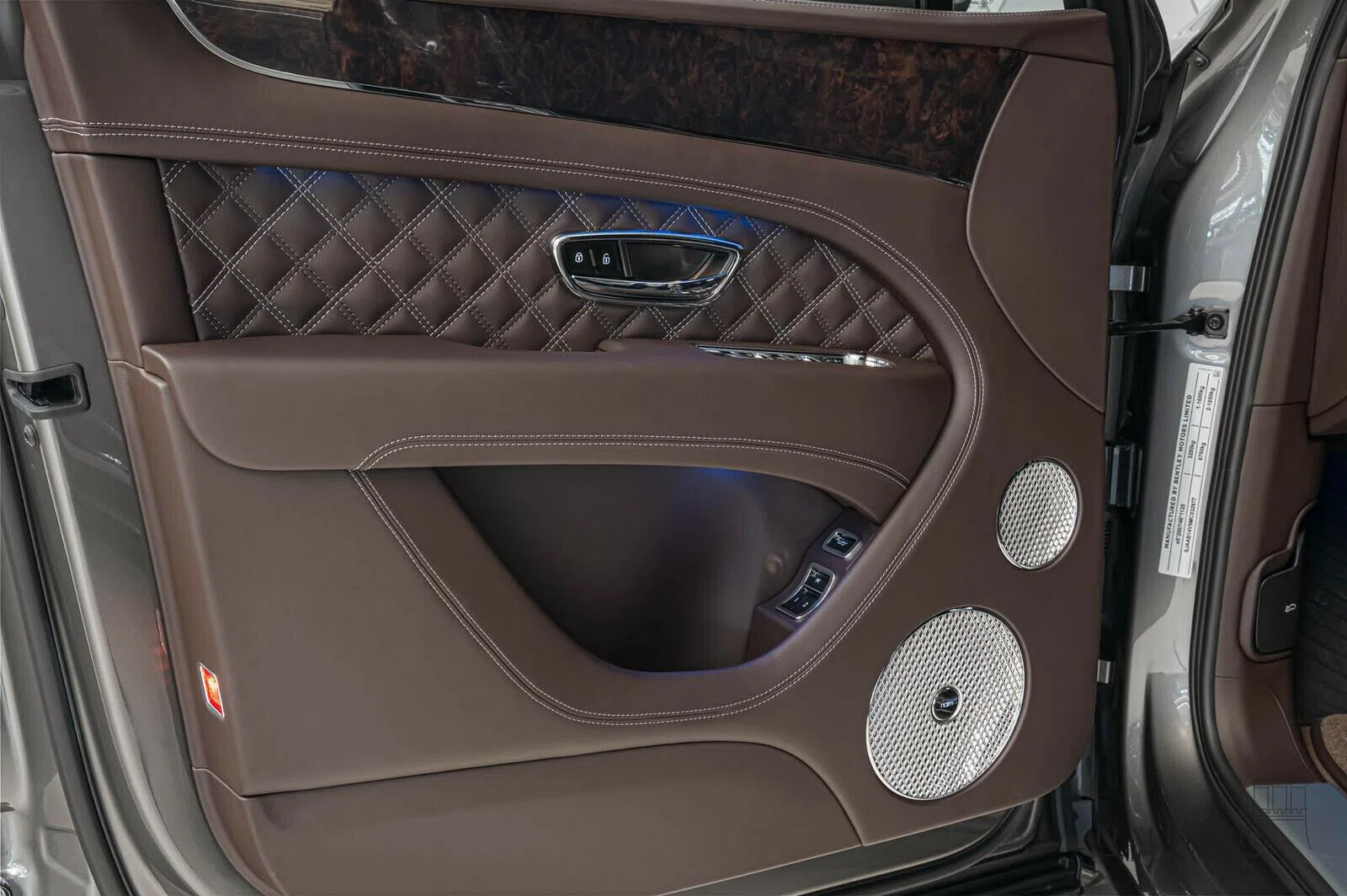 2021 Bentley Bentayga 2021 interior, door panel, Brown