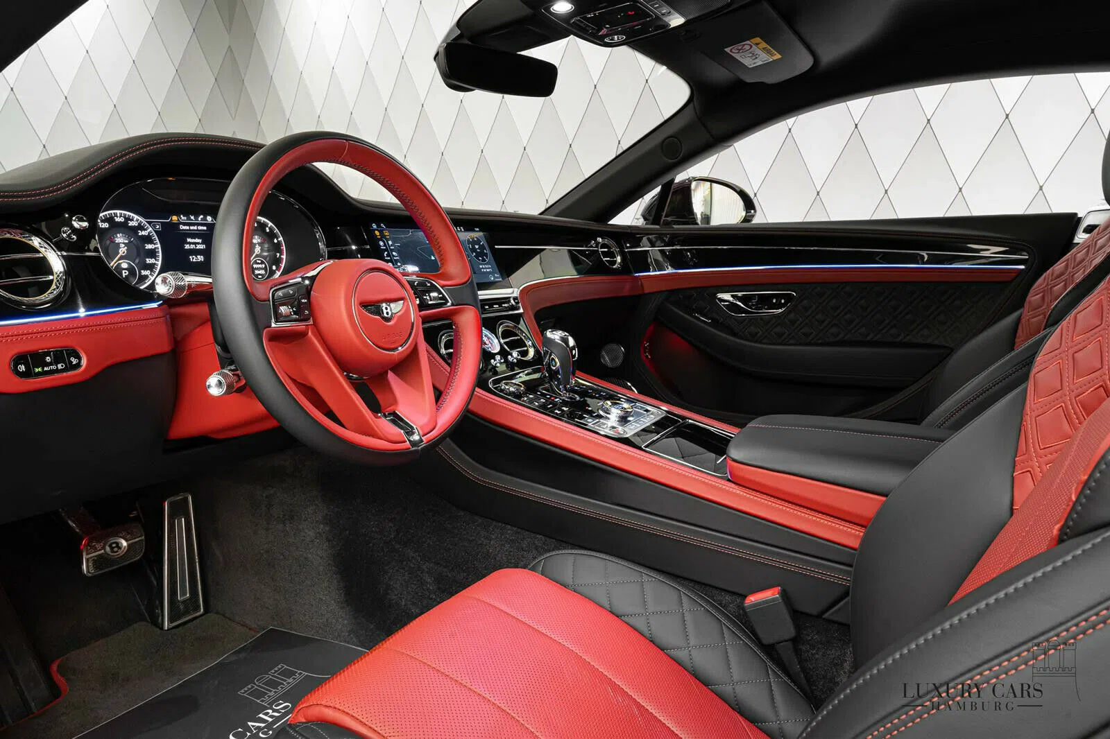 2018 Bentley Continental GT interior, dashboard, Red-Black