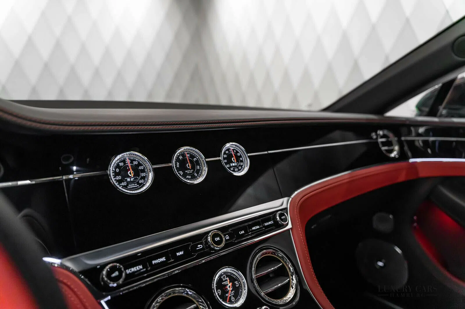 2018 Bentley Continental GT interior, Red-Black