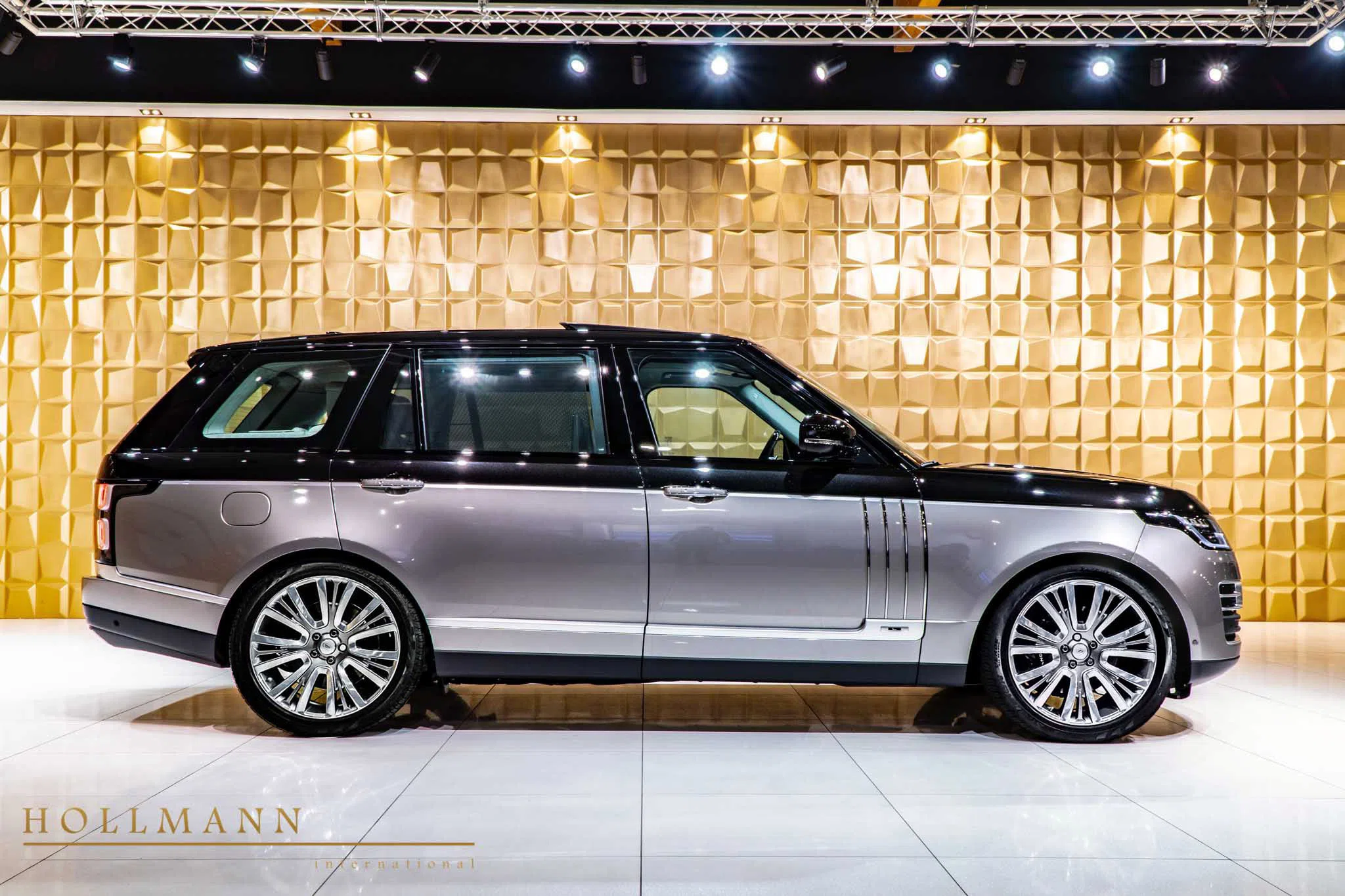 2021 Land Rover Range Rover 5.0 LWB SV-AUTOBIOGRAPHY for sale, exterior, Santorini Black and Eiger Grey