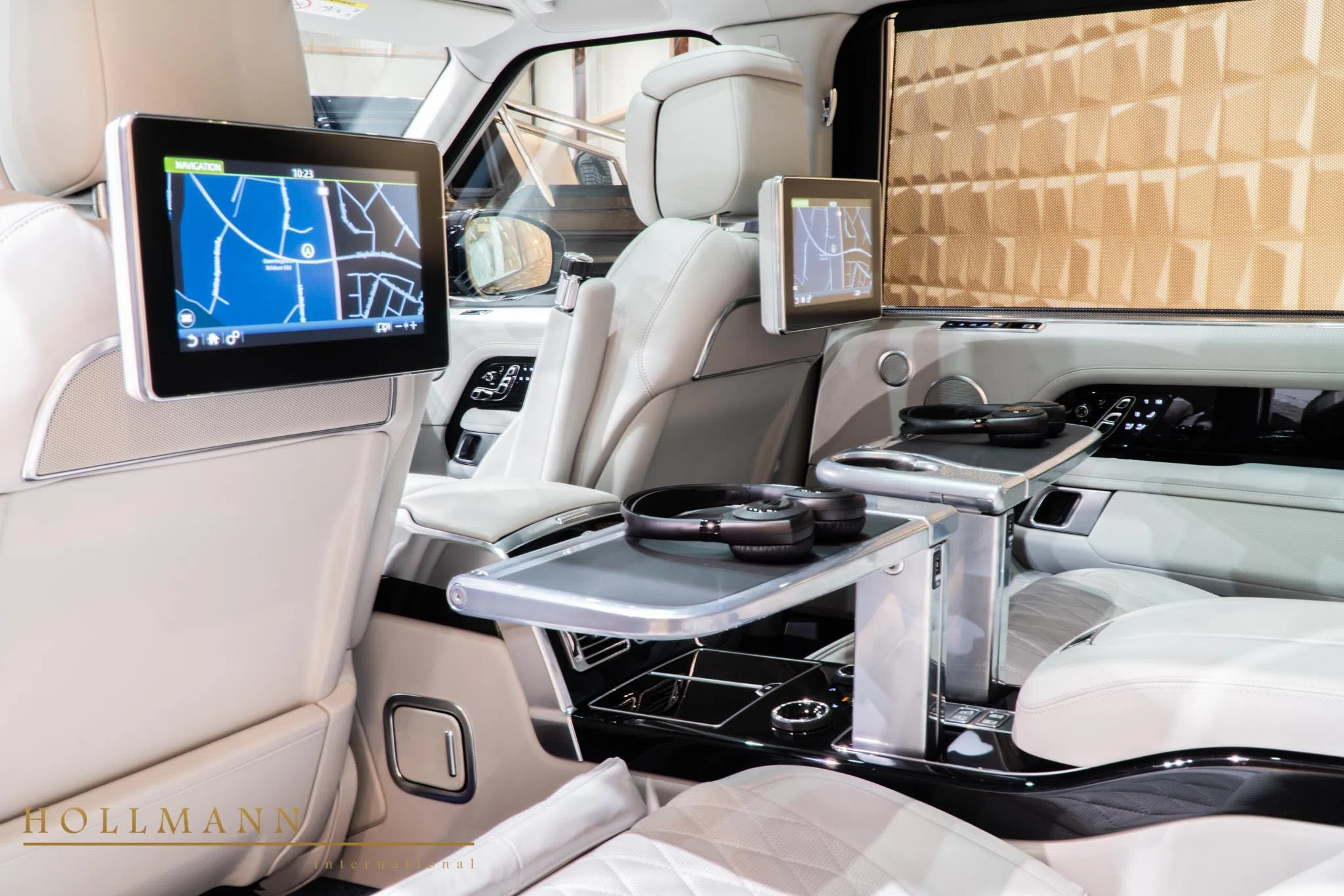2021 Land Rover Range Rover 5.0 LWB SV-AUTOBIOGRAPHY interior, Navy and Cirrus Leather