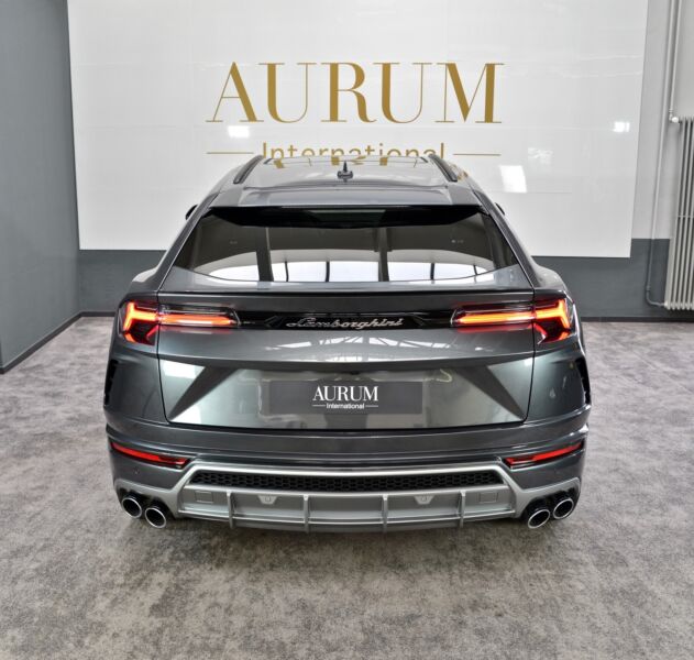 2019 Lamborghini Urus, 2/19
