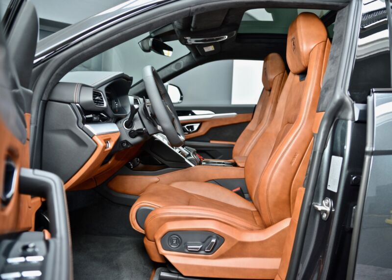 2019 Lamborghini Urus, 4/19