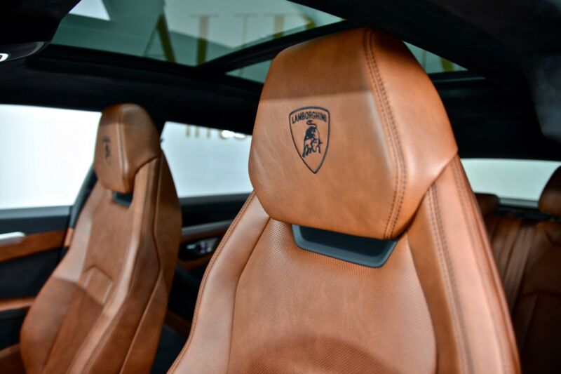 2019 Lamborghini Urus, 9/19