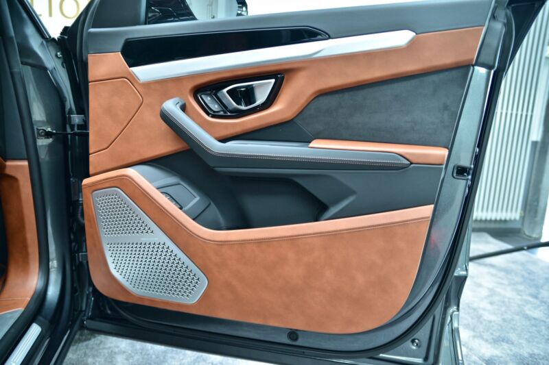 2019 Lamborghini Urus, 10/19
