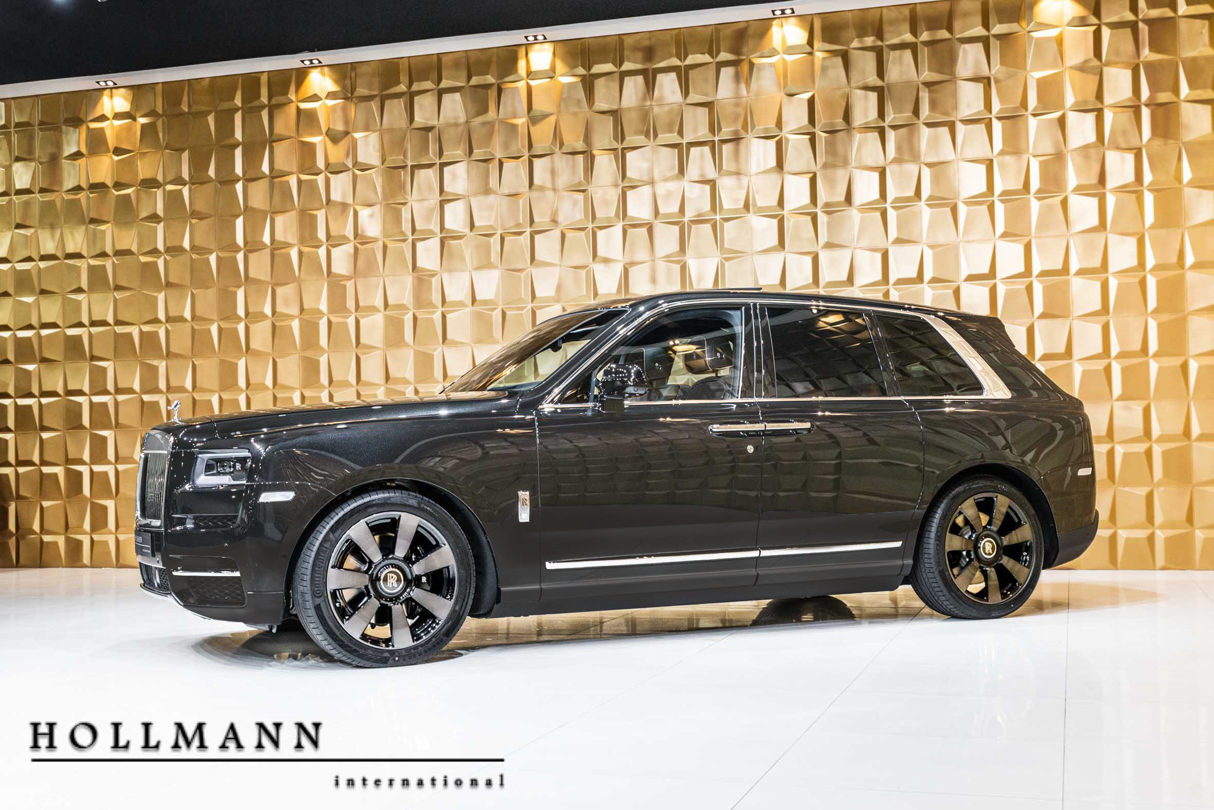 2019 Rolls-Royce Cullinan, 2/4