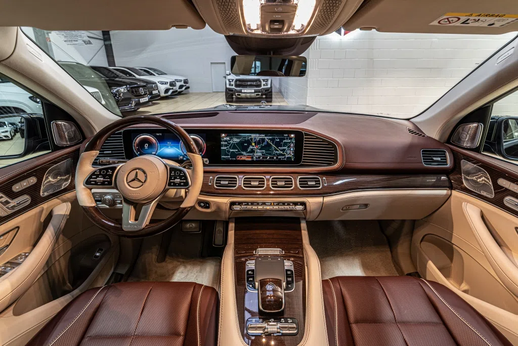 2021 Mercedes-Maybach GLS 600 4Matic interior, dashboard