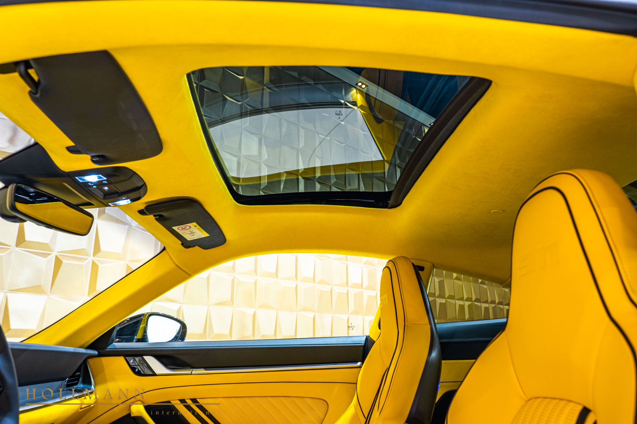 2021 Porsche 911 Turbo S Coupe, 19/20
