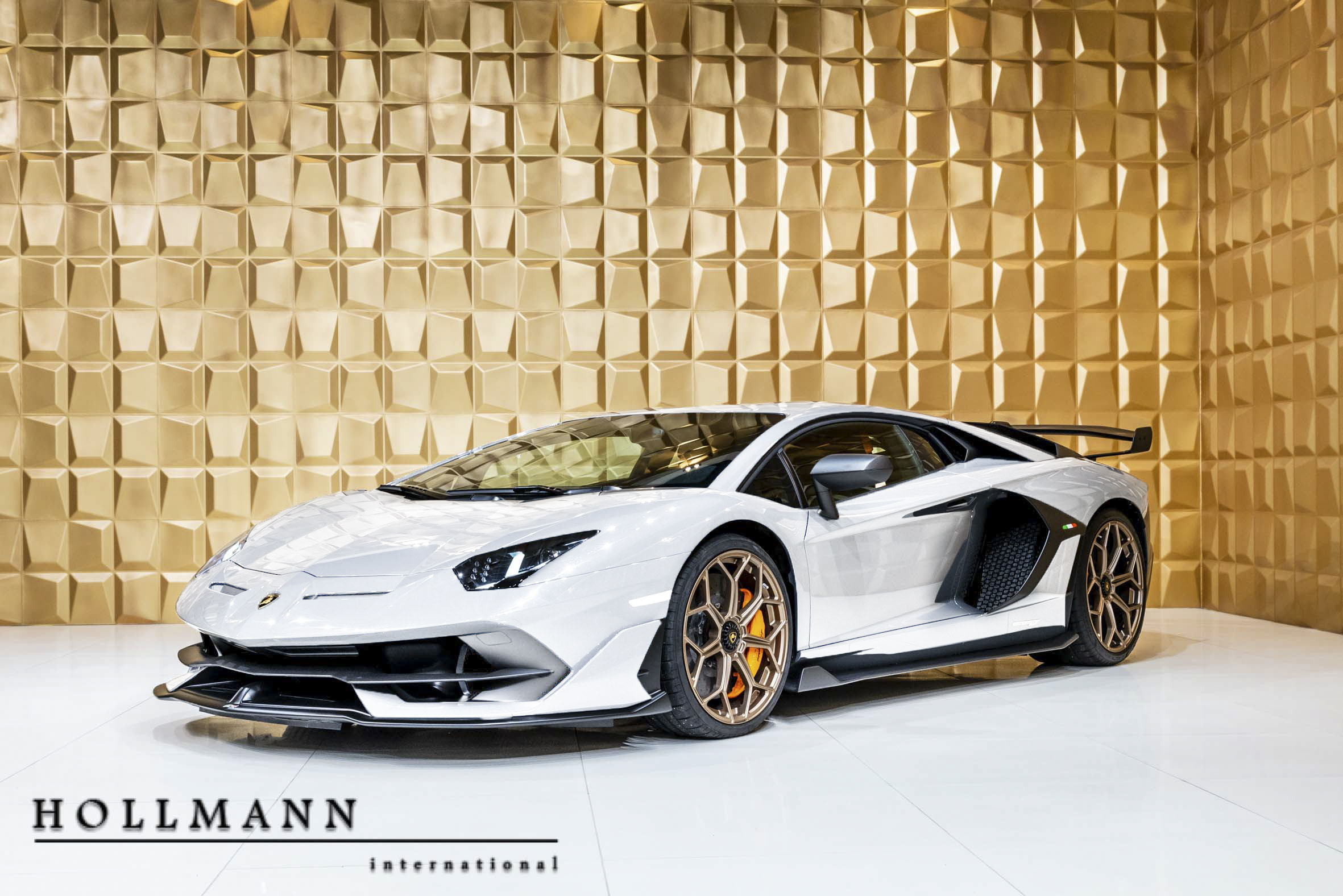 2019 LAMBORGHINI AVENTADOR SVJ, 2/20