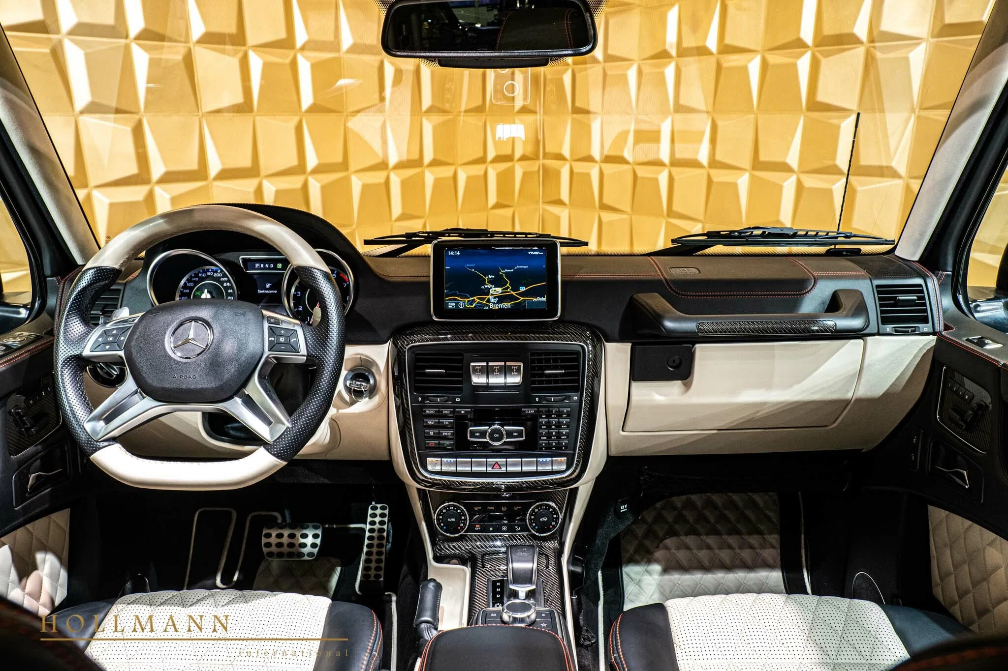 2014 Mercedes-Benz G 63 AMG 6x6 interior, Designo Leather Porcelain