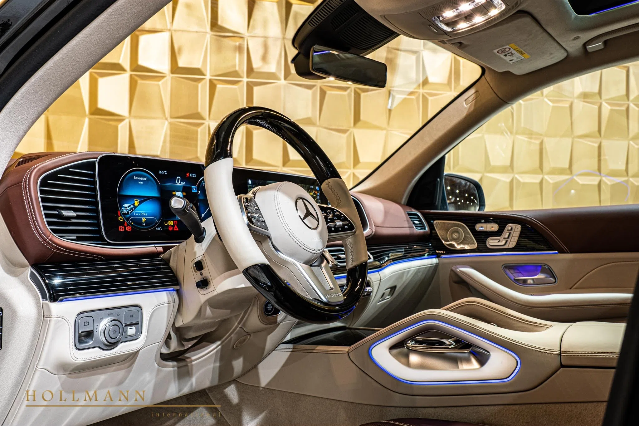 2021 Mercedes-Maybach GLS 600 interior, dashboard, Brown / Beige