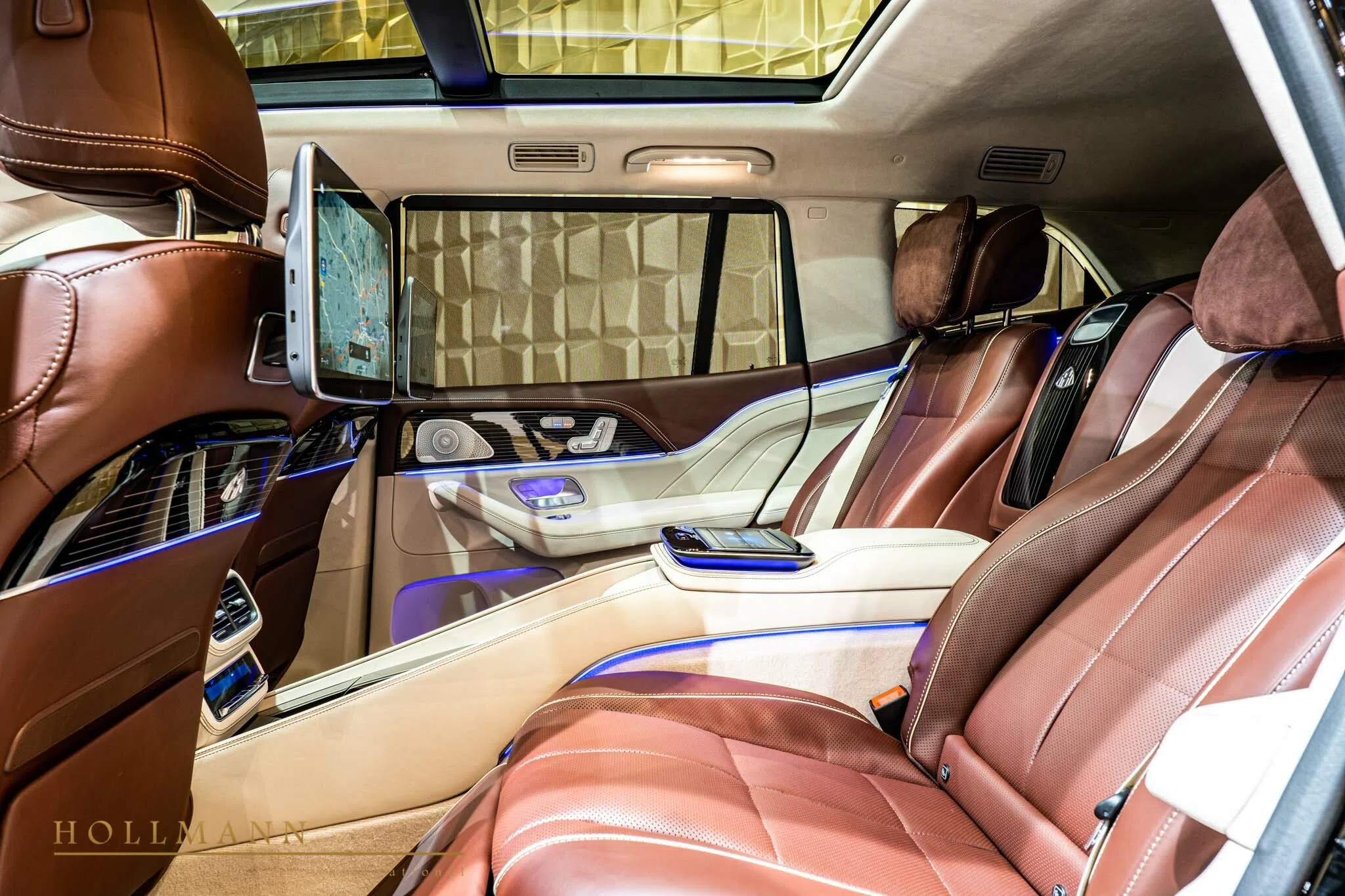 2021 Mercedes-Maybach GLS 600 interior, seats, Brown / Beige