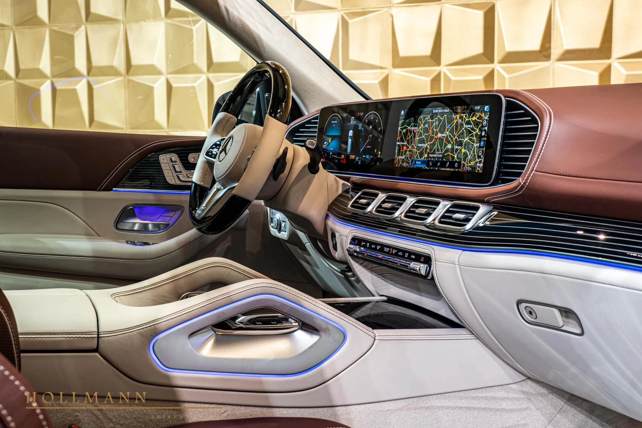 2021 Mercedes-Maybach GLS 600 interior, dashboard, Designo Brown