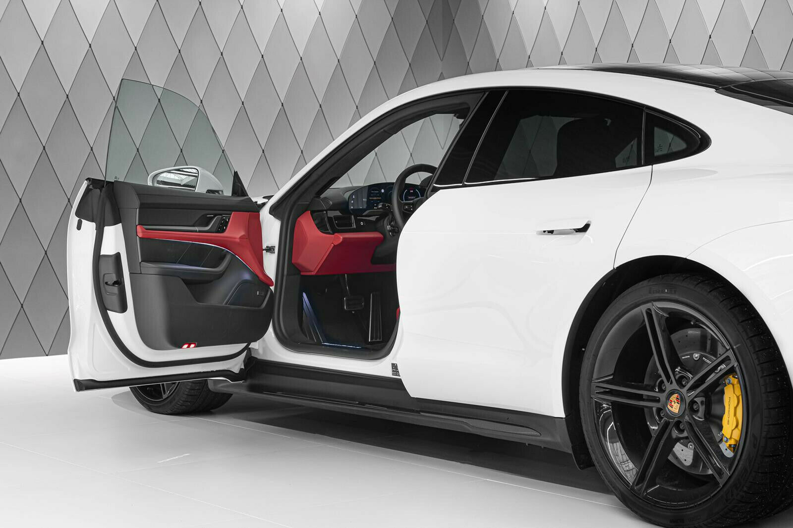 2021 Porsche Taycan Turbo S, 10/20